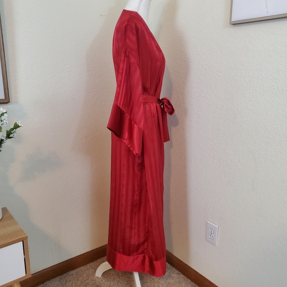 VICTORIA'S SECRET GOLD LABEL Vintage ruby red embossed Robe! Size Small. - Picture 2 of 8
